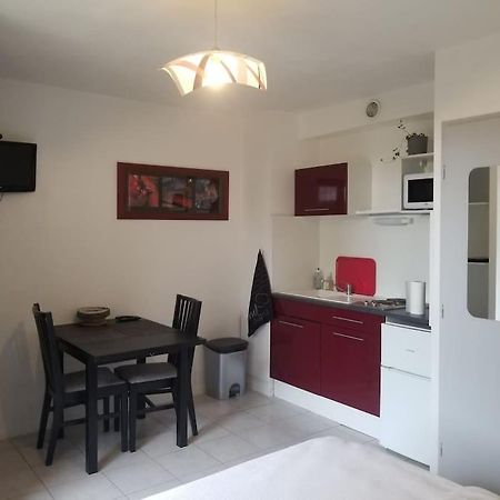 Studio De Plain-Pied Avec Terrasse Tout Proche Mer Courseulles-sur-Mer Exteriör bild