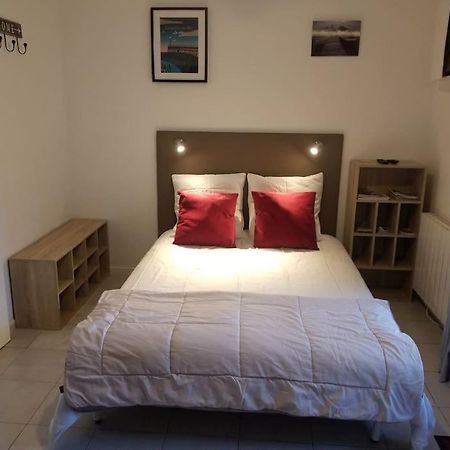 Studio De Plain-Pied Avec Terrasse Tout Proche Mer Courseulles-sur-Mer Exteriör bild