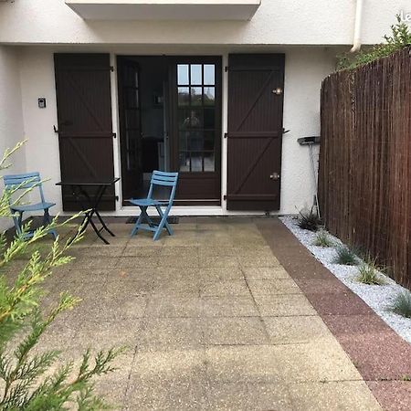 Studio De Plain-Pied Avec Terrasse Tout Proche Mer Courseulles-sur-Mer Exteriör bild