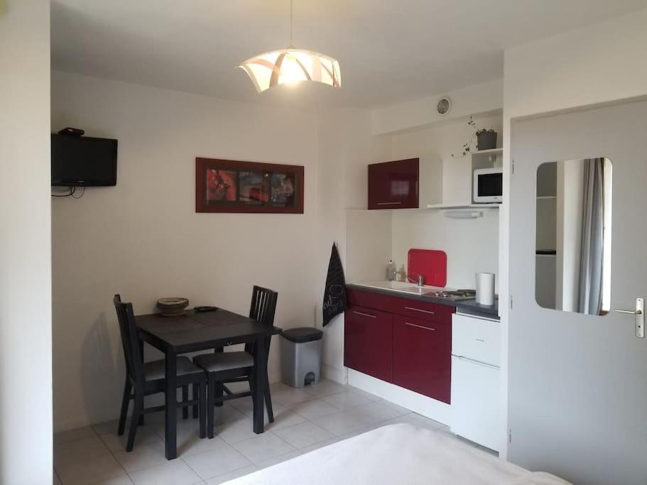 Studio De Plain-Pied Avec Terrasse Tout Proche Mer Courseulles-sur-Mer Exteriör bild
