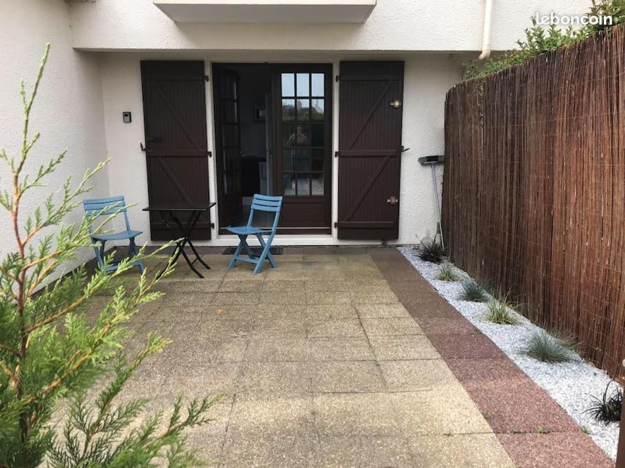 Studio De Plain-Pied Avec Terrasse Tout Proche Mer Courseulles-sur-Mer Exteriör bild