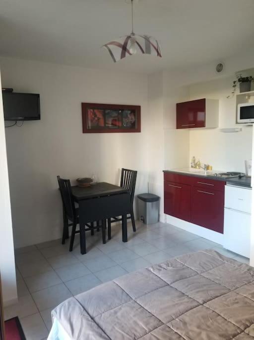 Studio De Plain-Pied Avec Terrasse Tout Proche Mer Courseulles-sur-Mer Exteriör bild